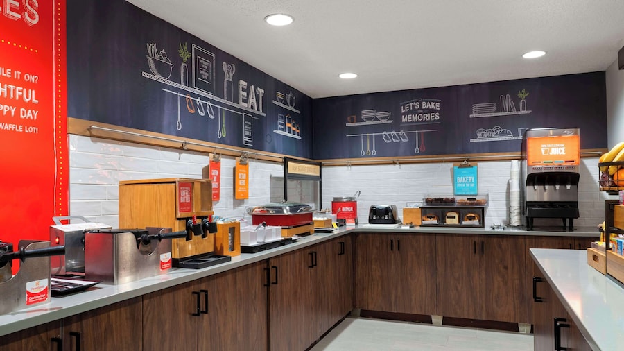 Hampton Inn & Suites Newport News (Oyster Point)