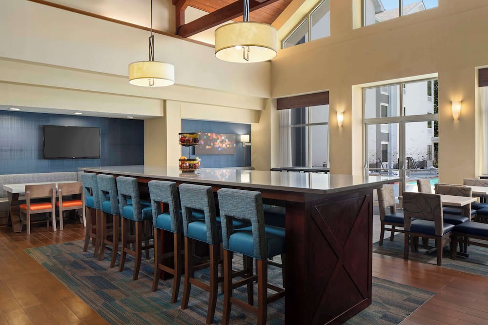 Hampton Inn & Suites Newport News (Oyster Point)