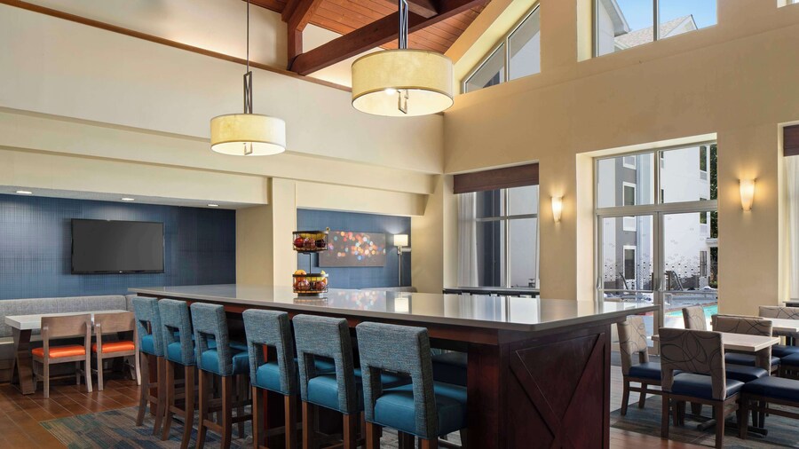 Hampton Inn & Suites Newport News (Oyster Point)