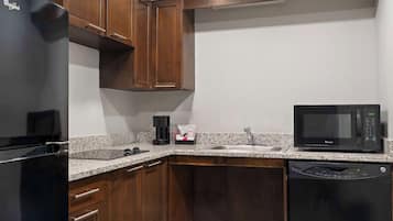 Suite, 1 King Bed, Accessible, Non Smoking | Private kitchen