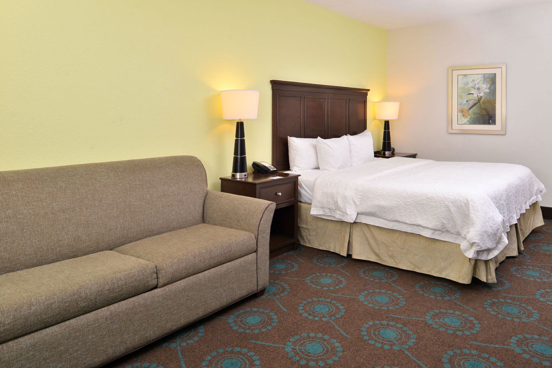 Hypo-allergenic bedding, down duvets, in-room safe, desk