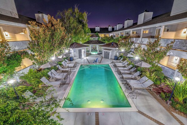 Außenpool, geöffnet von 07:00 Uhr bis 10:00 Uhr, Liegestühle