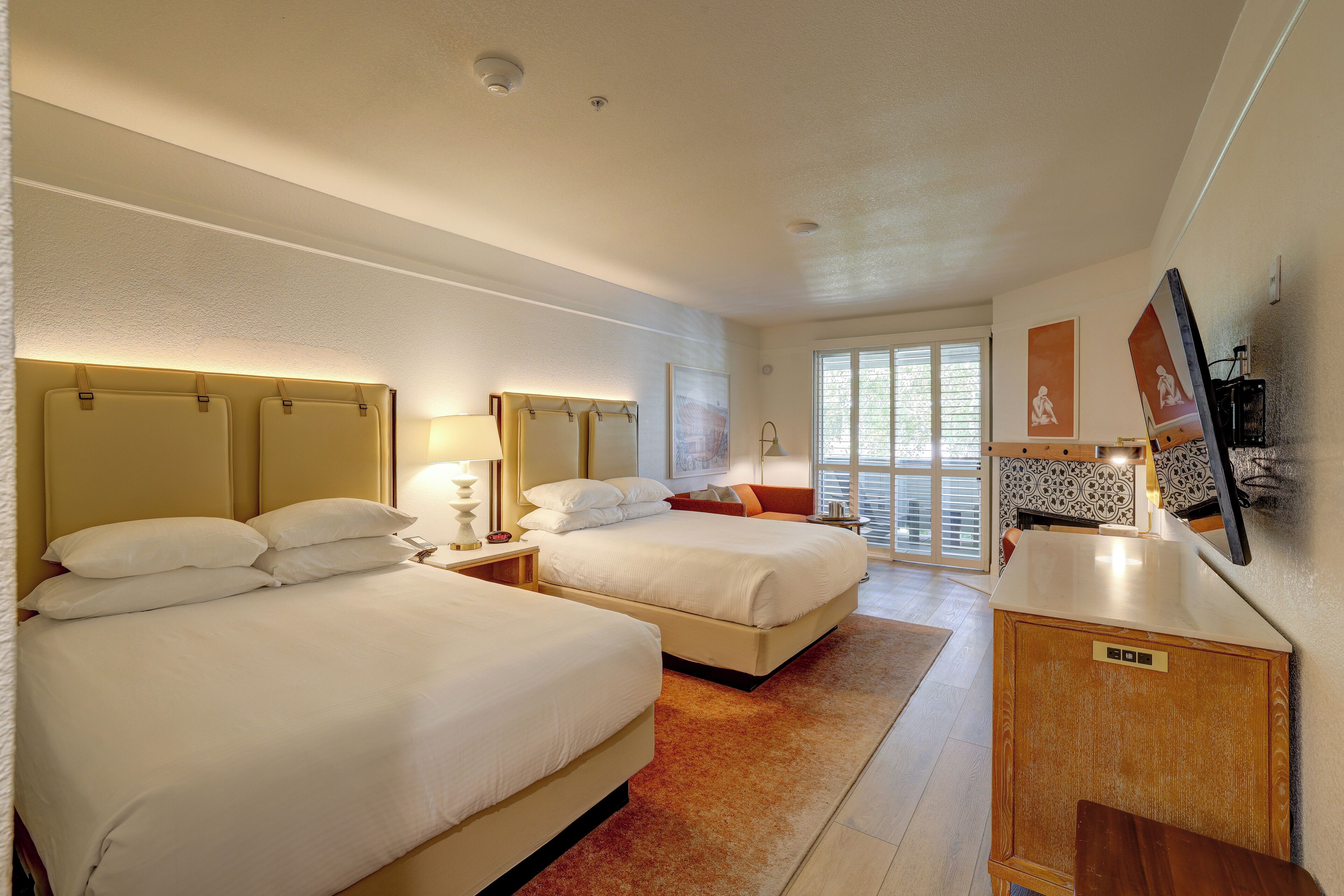 premium bedding, in-room safe, desk, laptop workspace