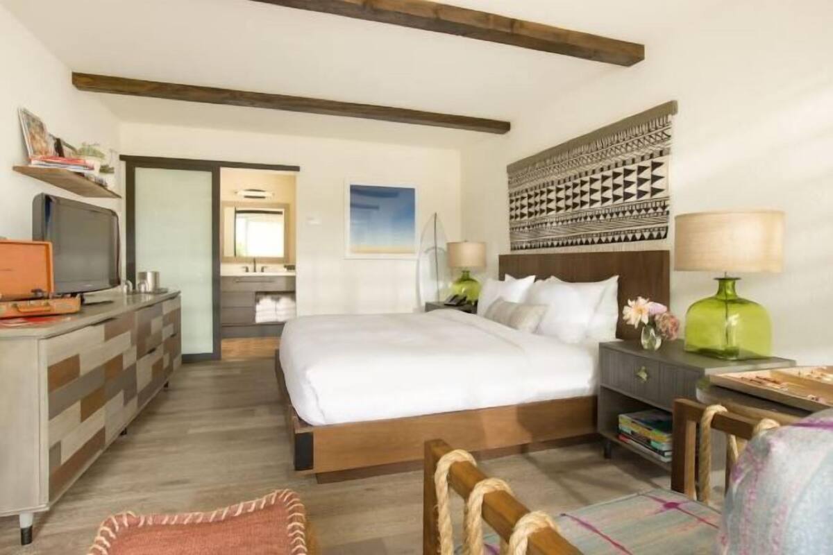 1 bedroom, premium bedding, in-room safe, desk