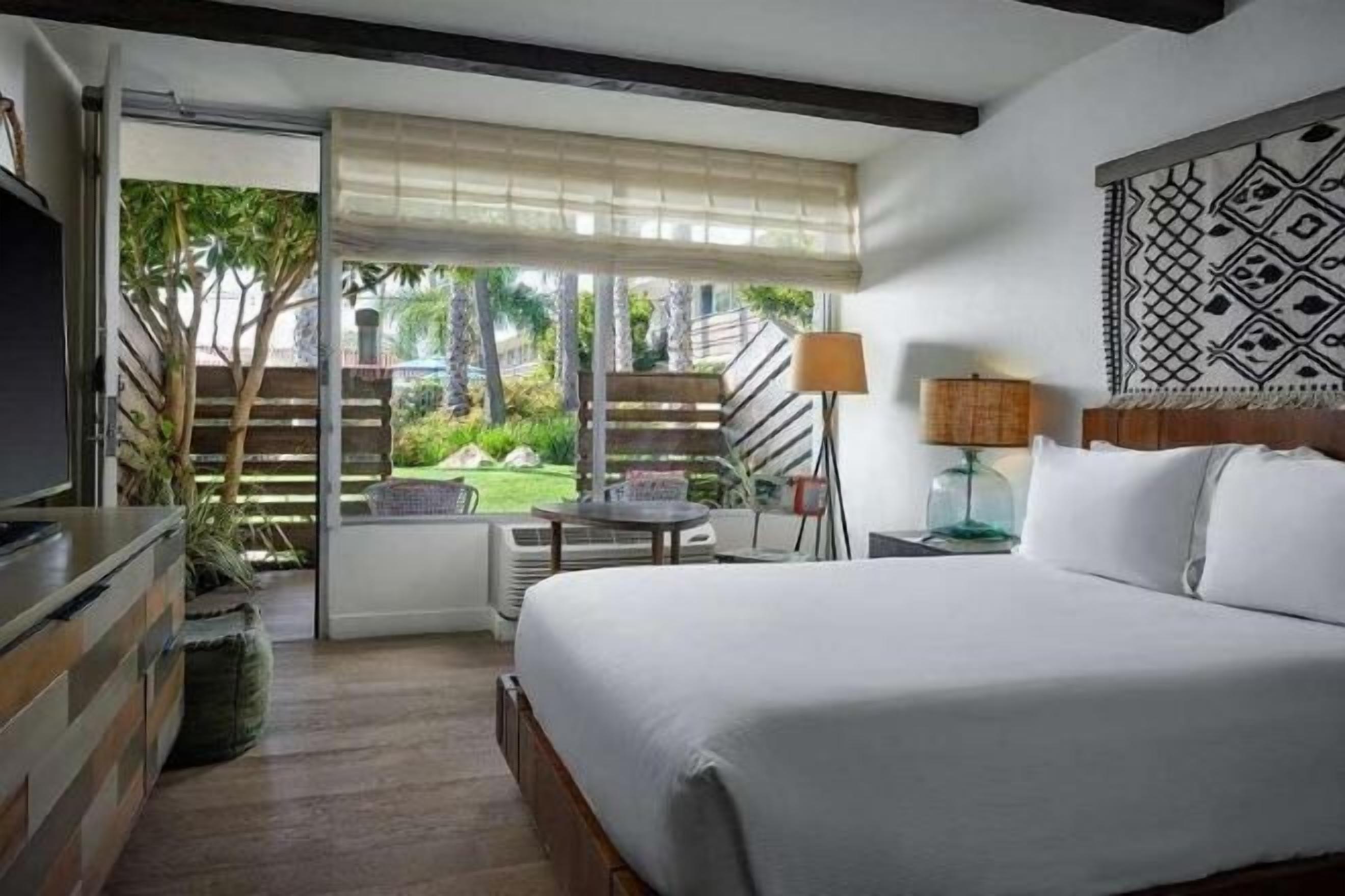 1 soverom, sengetøy av topp kvalitet, safe på rommet og skrivebord