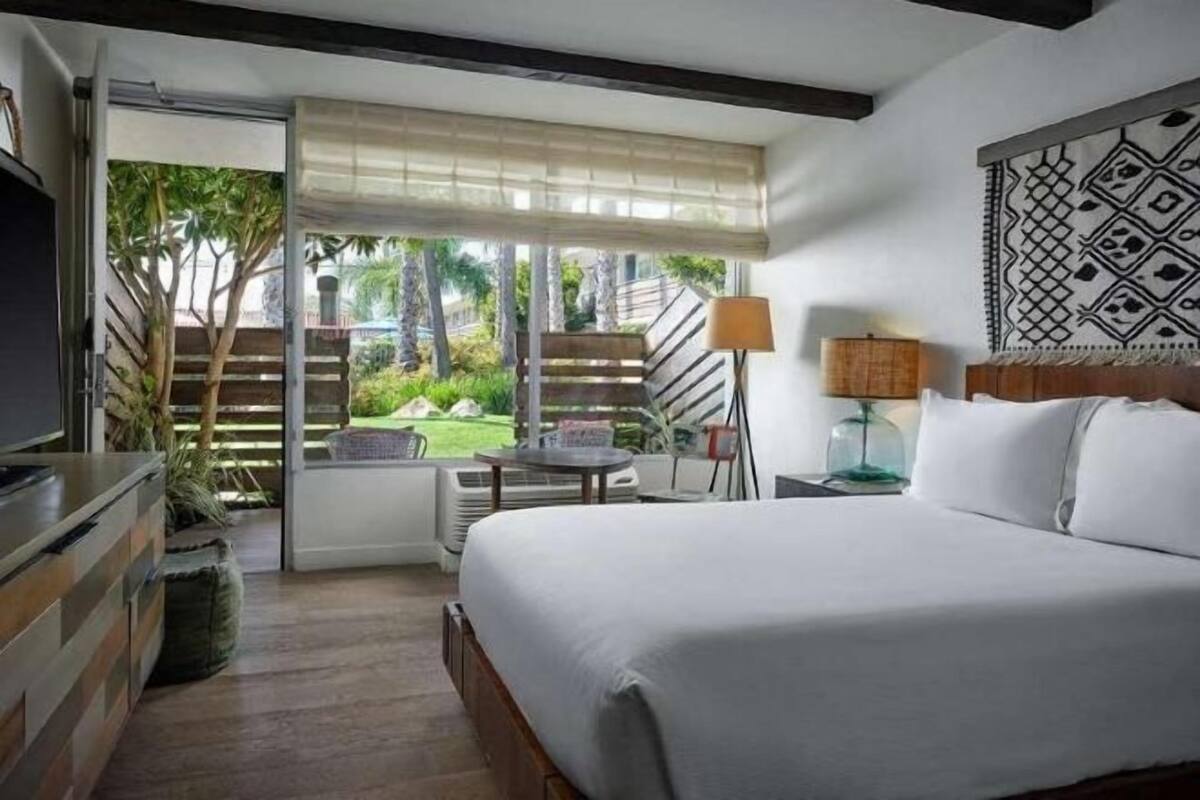 1 bedroom, premium bedding, in-room safe, desk