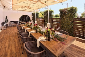 Breakfast, lunch, dinner served; Californian cuisine, pool views