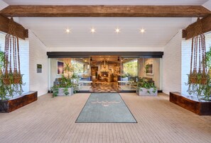 Lobby - The Leta Santa Barbara Goleta, Tapestry Collection by Hilton (Goleta)