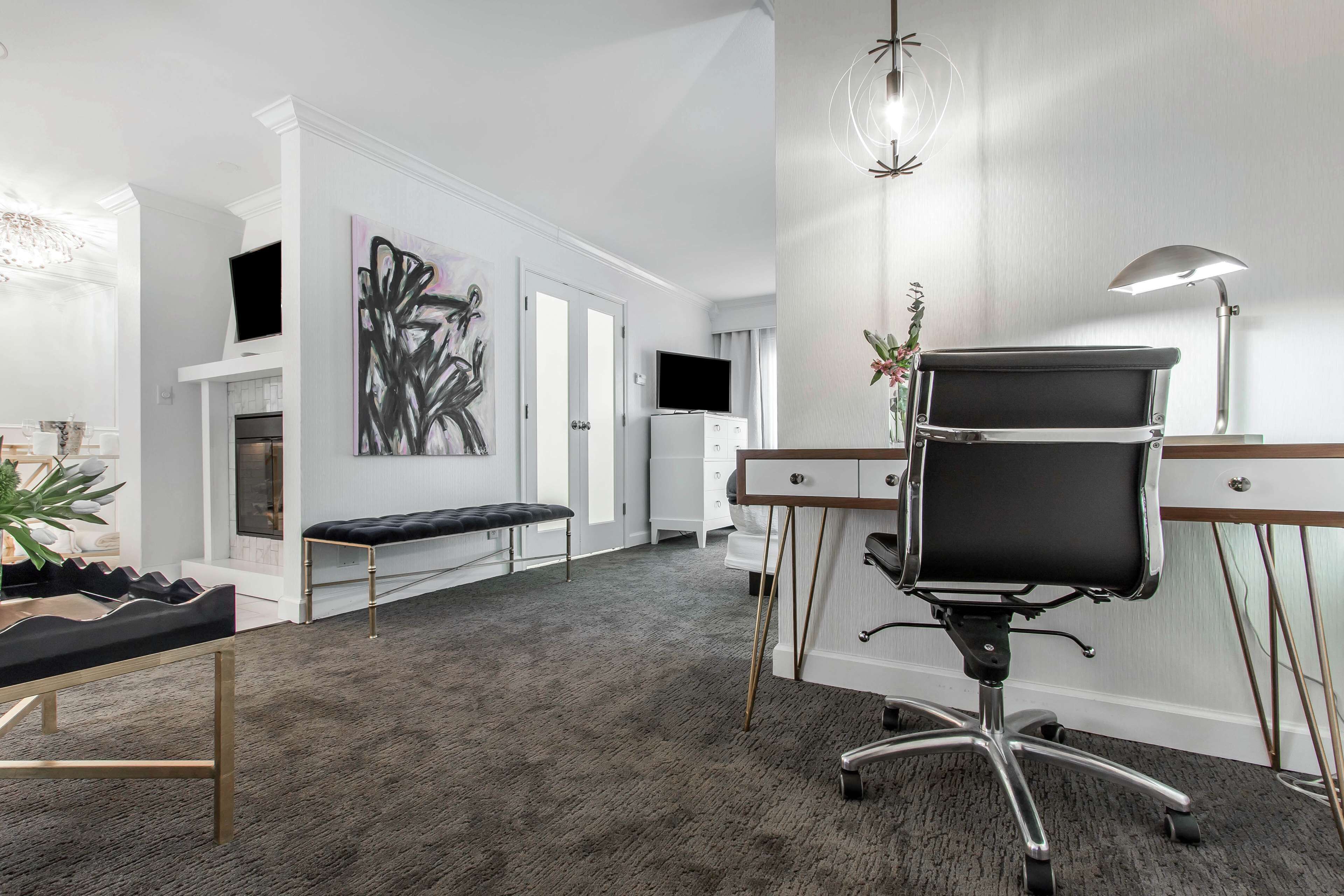 romantic suite, 1 king bed (whirlpool) | premium bedding, pillow-top beds, in-room safe, desk