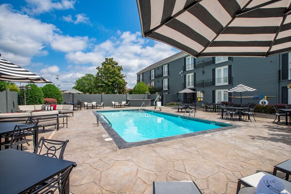 Seasonal outdoor pool, pool umbrellas, sun loungers