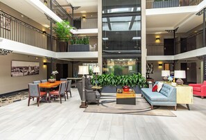 Lobby - The Burgundy Hotel, Tapestry Collection by Hilton (Little Rock)