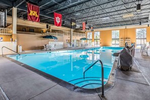 من حمّامات السباحة المغطاة، مقاعد للتشمس