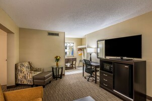 Premium bedding, in-room safe, desk, laptop workspace
