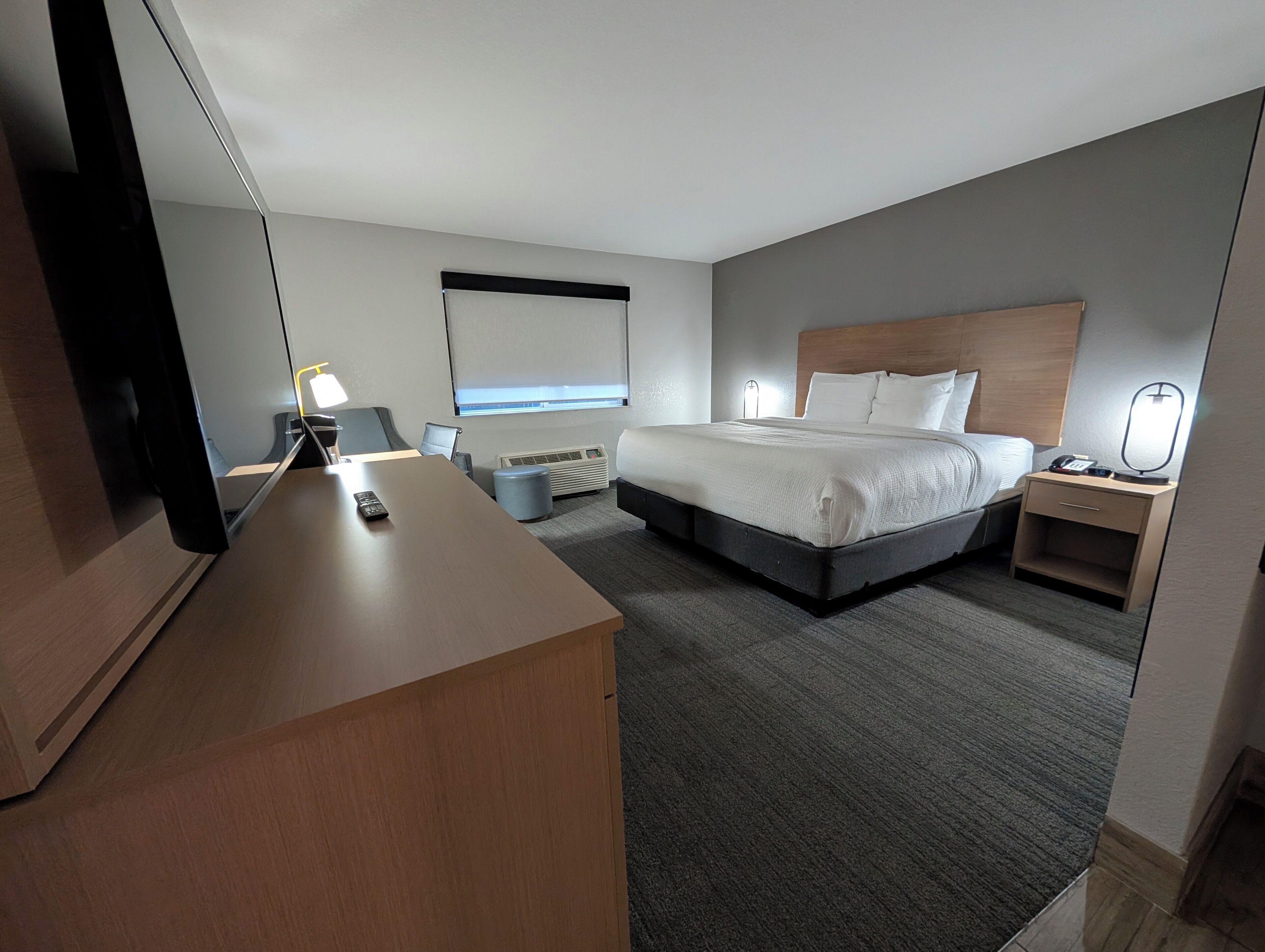 Room, 1 King Bed, Accessible Bathtub, Non Smoking | Desk, laptop workspace, iron/ironing board, free WiFi