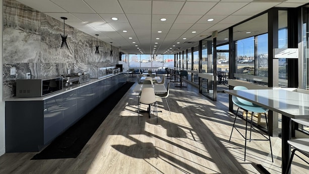 A modern kitchen with a marble backsplash, a central island, and a view of the outside through large windows. - Comfort Inn & Suites Denver West - Golden (Golden)