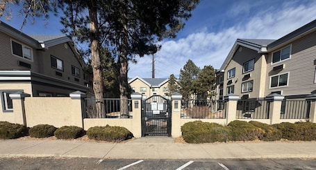 Exterior. Comfort Inn & Suites Red Rocks - Denver West