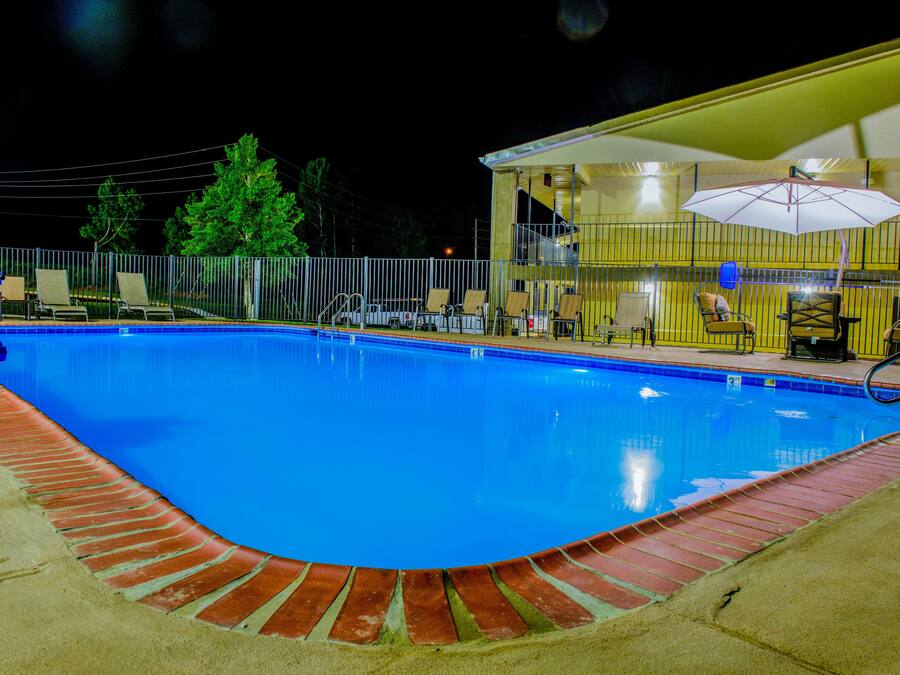 Außenpool (je nach Saison geöffnet)