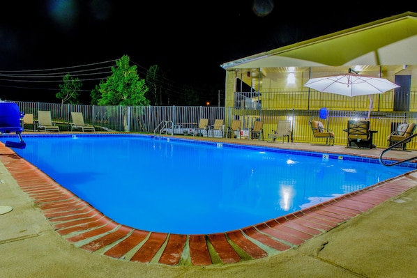 Piscine extérieure (ouverte en saison)