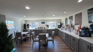 Free daily on-the-go breakfast  - Clarion Pointe Athens I-65 (Athens)