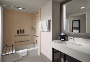 Literie de qualité, coffre-fort, bureau