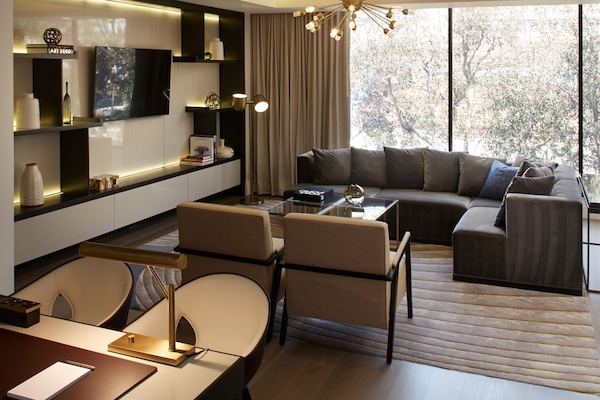 Suite, 1 soverom (Metropolitan) | Oppholdsrom | Smart-TV