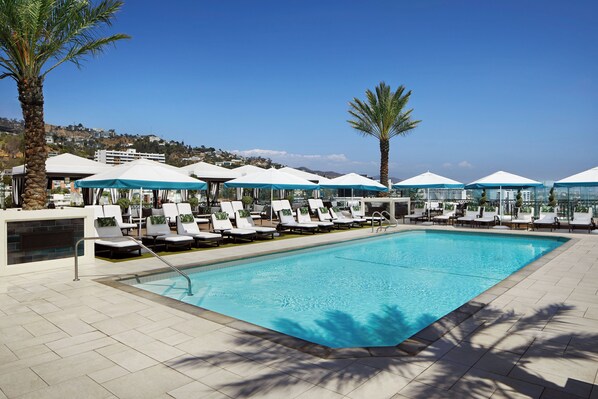 Piscine extérieure, tentes de plage, parasols de plage