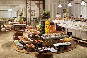 Free daily buffet breakfast