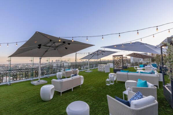 Sundeck - The London West Hollywood at Beverly Hills (West Hollywood)