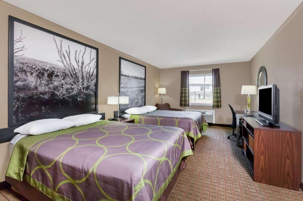 Premium bedding, desk, iron/ironing board, free WiFi