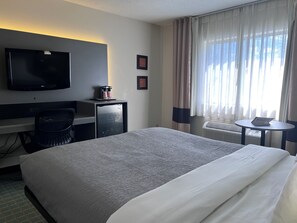 Standardzimmer, 1 Queen-Bett, Nichtraucher | Hochwertige Bettwaren, Daunenbettdecken, Pillowtop-Betten, Schreibtisch