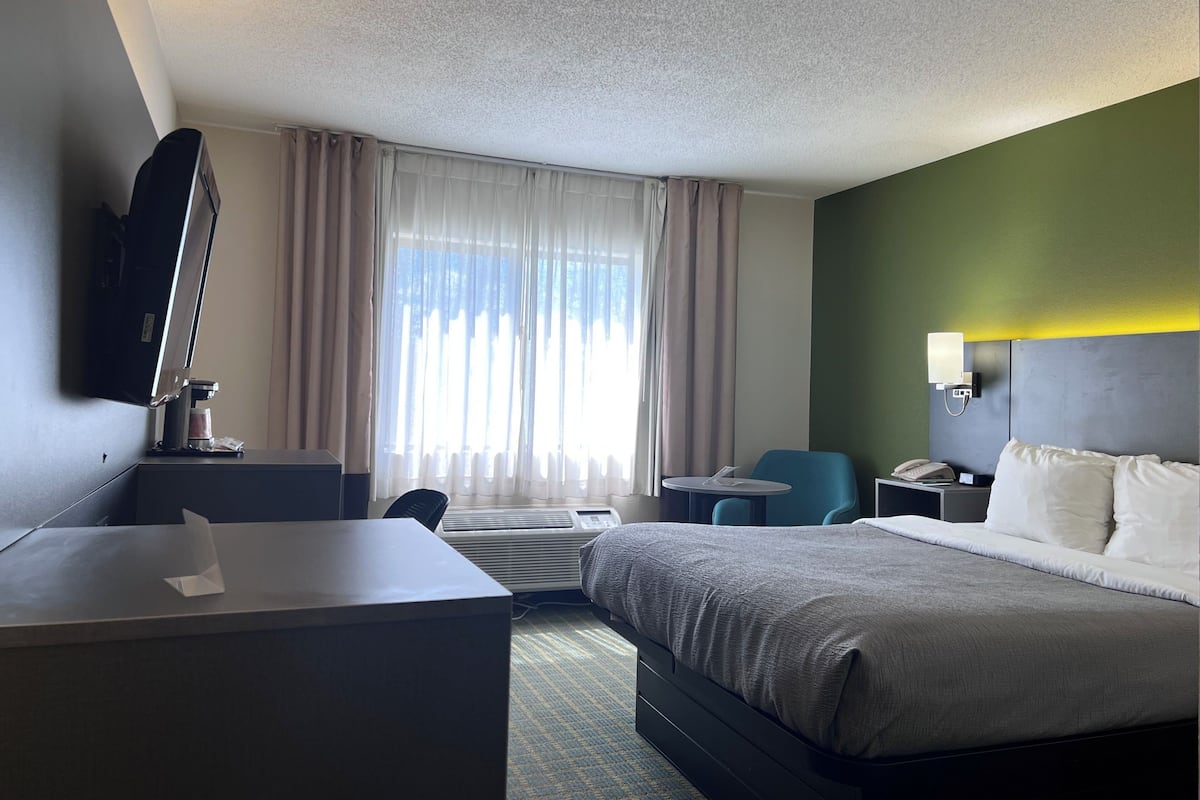 Premium bedding, down comforters, pillowtop beds, desk