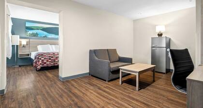 Red Roof Inn & Suites Tomah