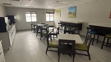 Free daily continental breakfast