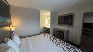 Phòng Suite, 1 giường cỡ king, không hút thuốc | Bàn, khu vực làm việc phù hợp cho laptop, màn/rèm cản sáng