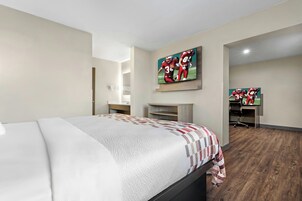 Suíte, 1 cama King, para não fumantes | Escrivaninha, espaço de trabalho para notebook, cortinas blackout
