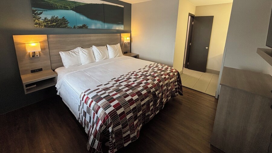 Red Roof Inn & Suites Tomah