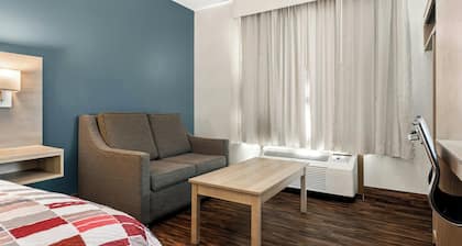 Red Roof Inn & Suites Tomah