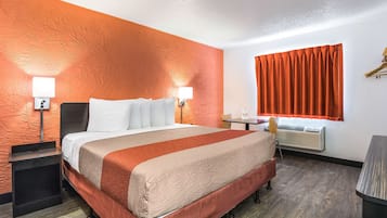Minibar, blackout drapes, free WiFi, bed sheets