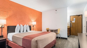 Minibar, cortinas opacas, wifi gratis y ropa de cama