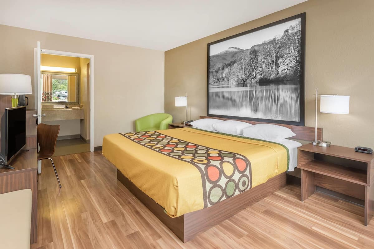 Desk, soundproofing, iron/ironing board, free cribs/infant beds