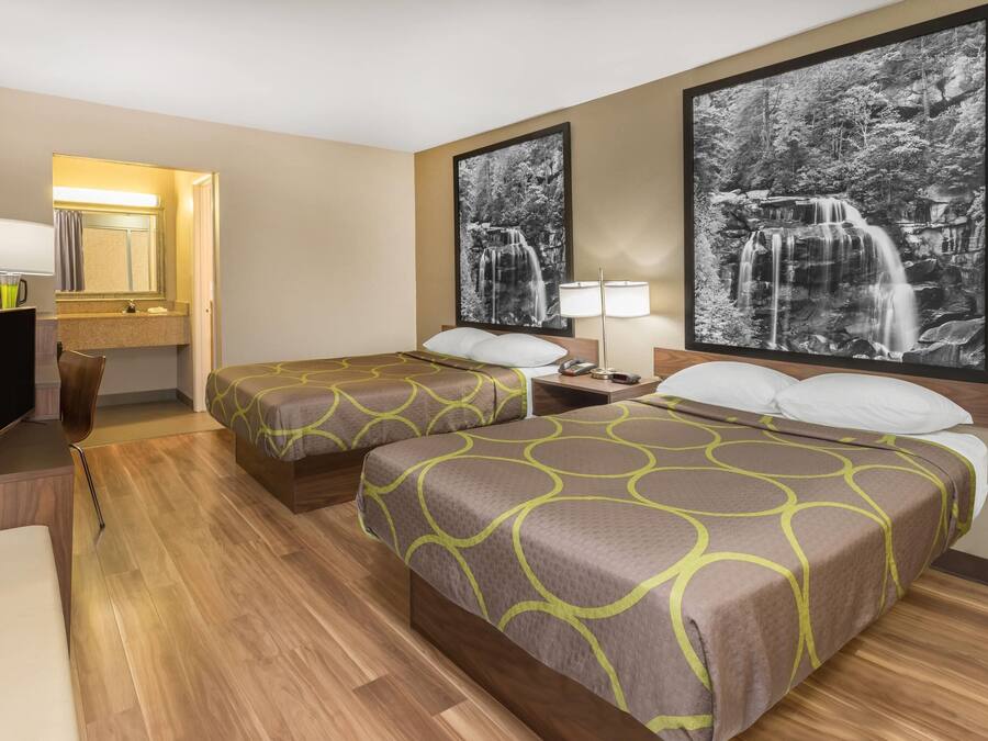 Rum - 2 dubbelsängar - icke-rökare | Skrivbord, ljudisolering, strykjärn/strykbräda och gratis barnsängar