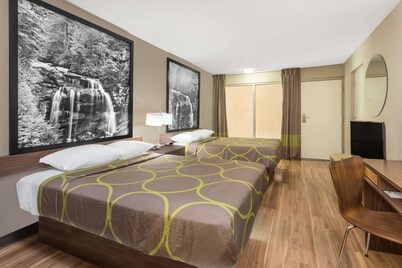 Super 8 by Wyndham Asheville Airport