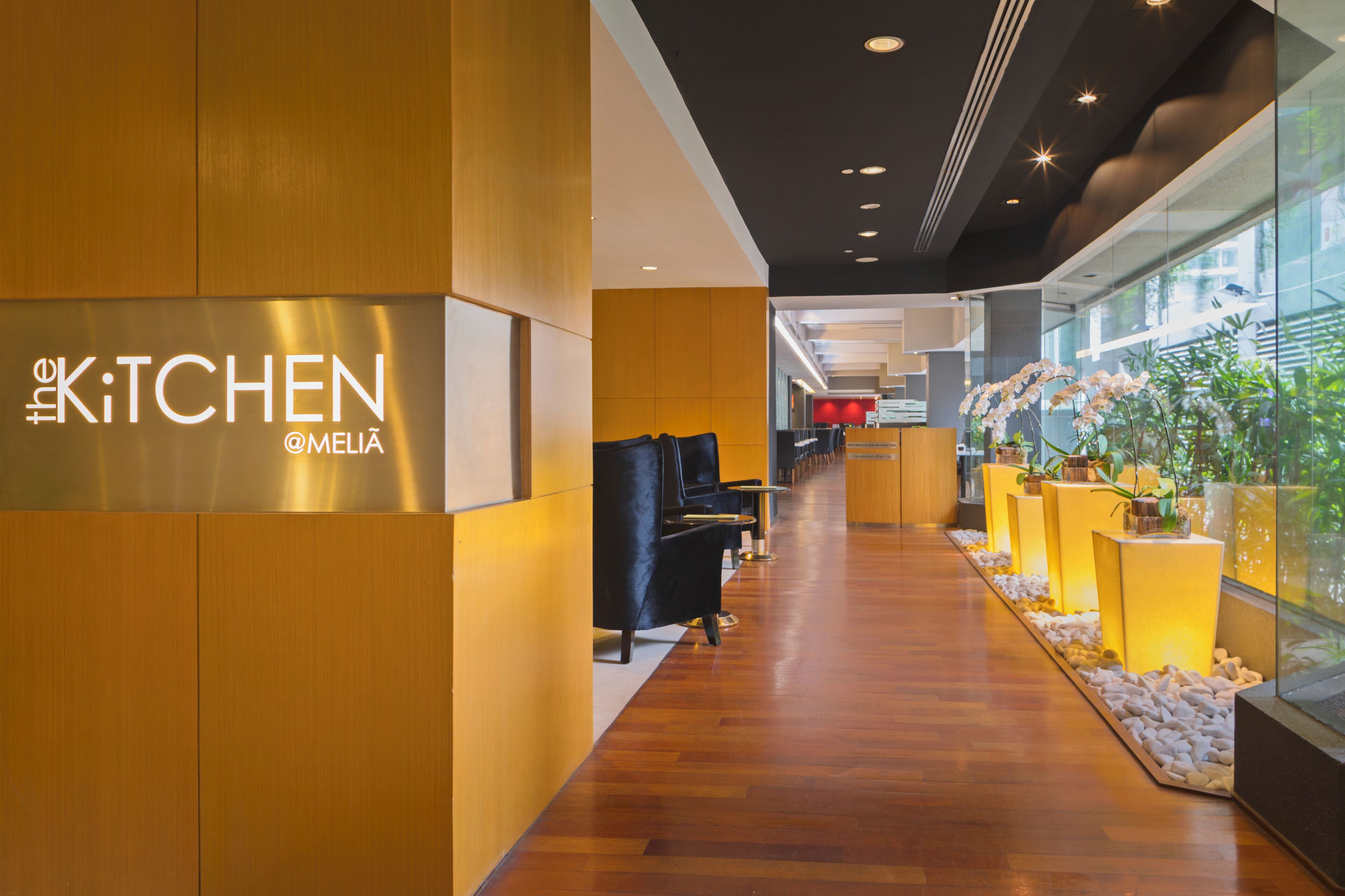 breakfast, lunch, dinner served; international cuisine