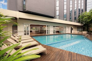 Outdoor pool, open 7:00 AM to 9:00 PM, pool loungers - Melia Kuala Lumpur (Kuala Lumpur)
