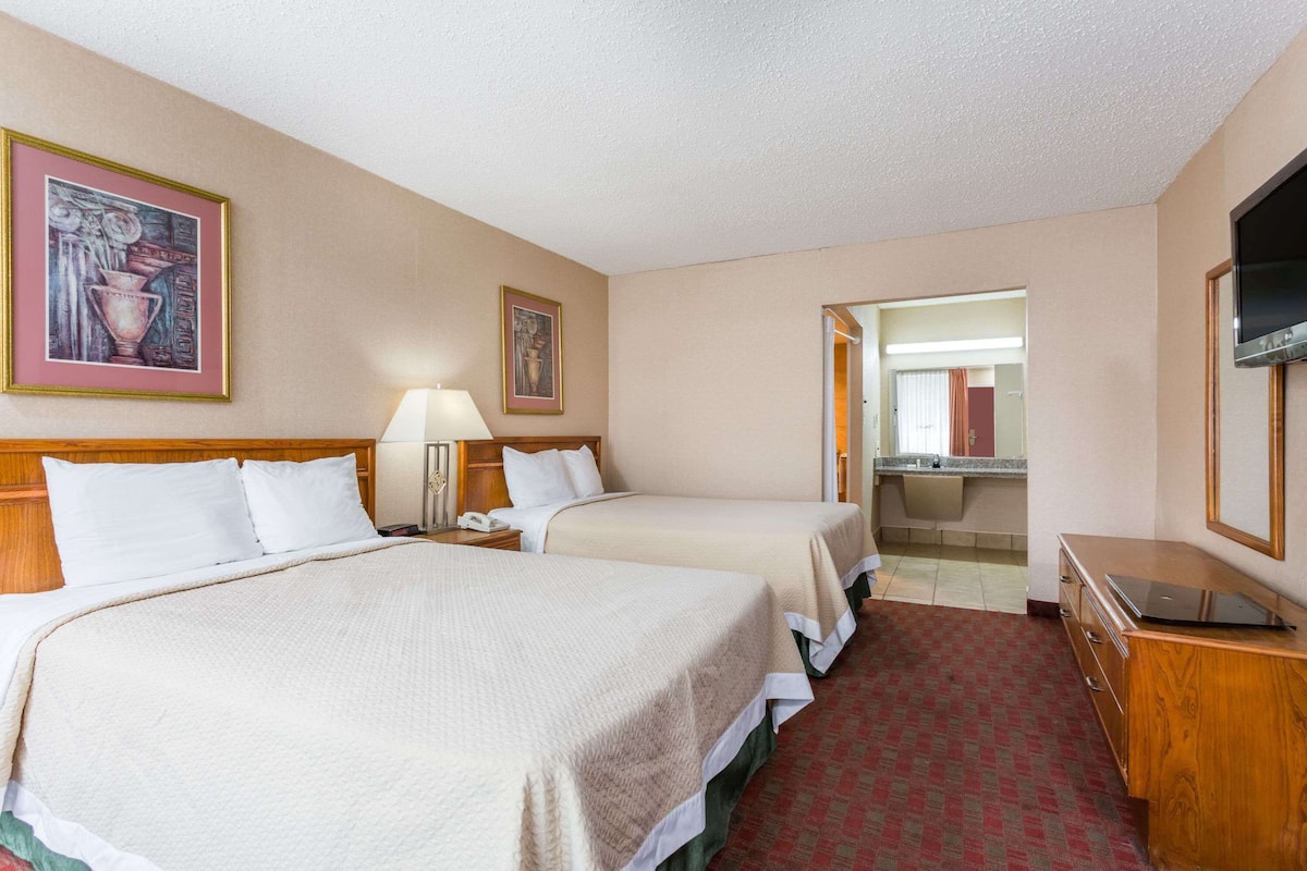 Room, 2 Queen Beds, Non Smoking