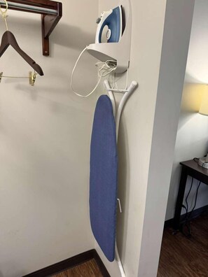 Skrivbord, strykjärn/strykbräda, gratis barnsängar och gratis wi-fi