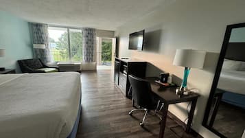 Skrivebord, strygejern/strygebræt, gratis baby-/barnesenge, gratis Wi-Fi