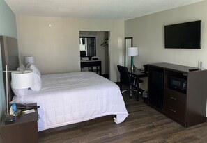 Room, 1 King Bed, Accessible, Non Smoking | Desk, iron/ironing board, free cots/infant beds, free WiFi - Days Inn by Wyndham Goldsboro (Goldsboro)