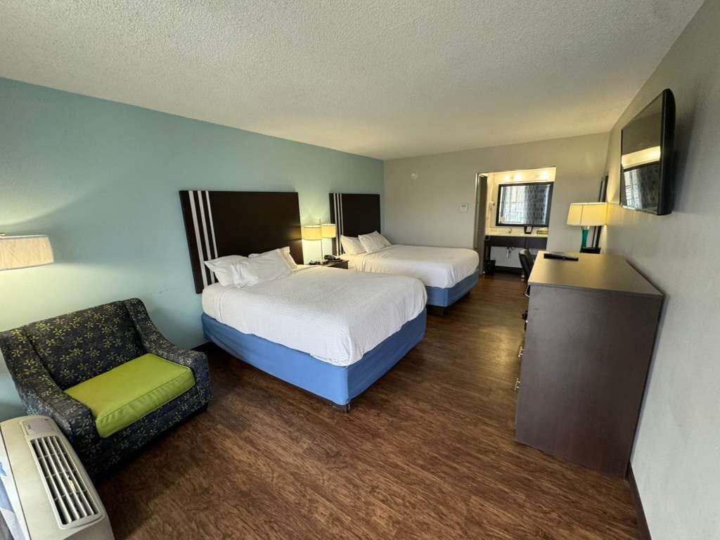 Bureau, fer et planche à repasser, lits bébé (gratuits), Wi-Fi gratuit