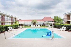 Piscine extérieure (ouverte en saison)